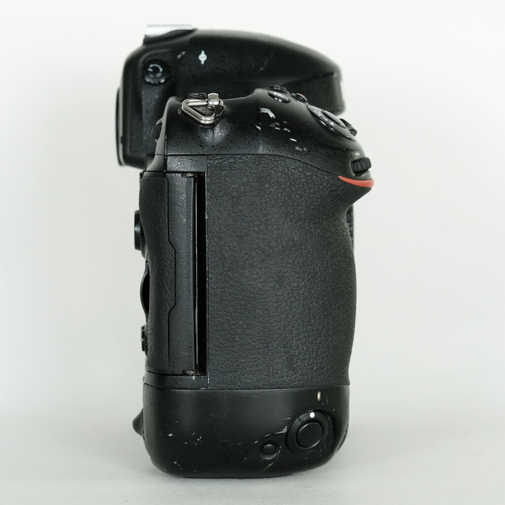 Nikon D4Sの出品 | ONE SCENE（ワンシーン）