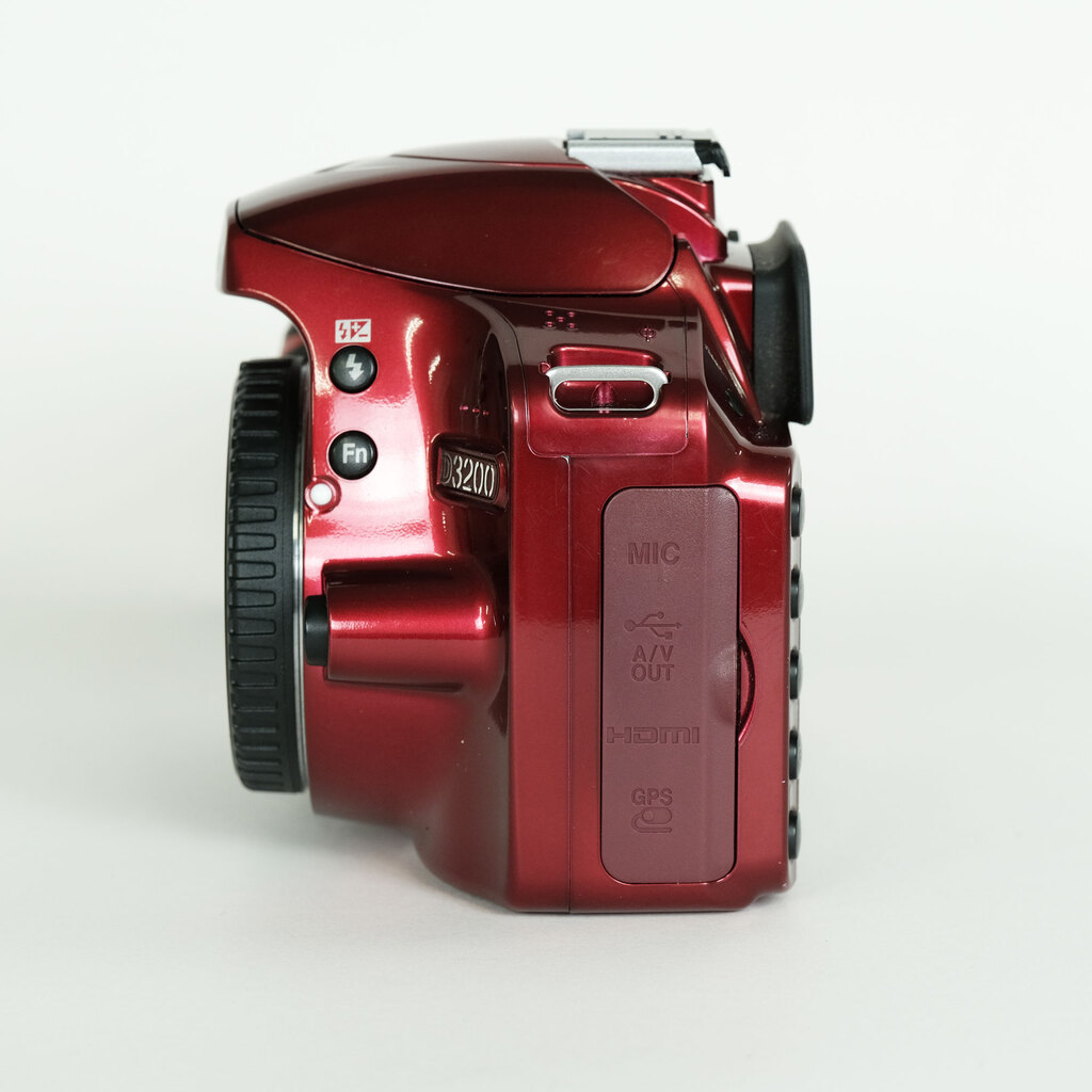Nikon D3200ボディ レッドの出品 | ONE SCENE（ワンシーン）