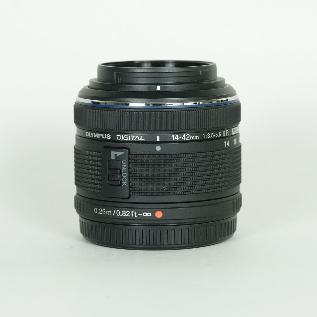 M.ZUIKO DIGITAL 14-42mm F3.5-5.6 II R [ブラック] 中古価格比較
