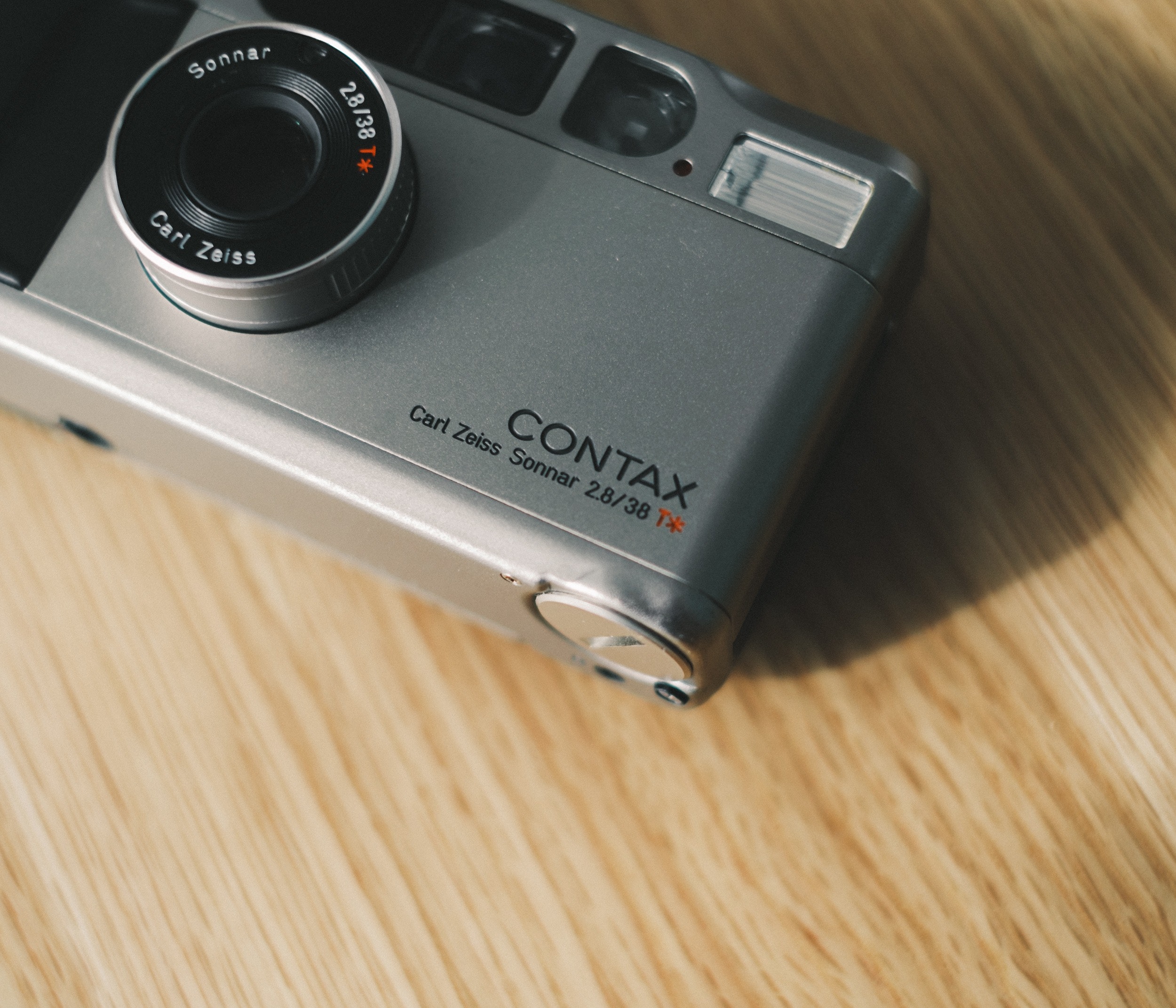 CONTAX T2を徹底解説。作例から中古価格・使い方まで | ONE SCENE