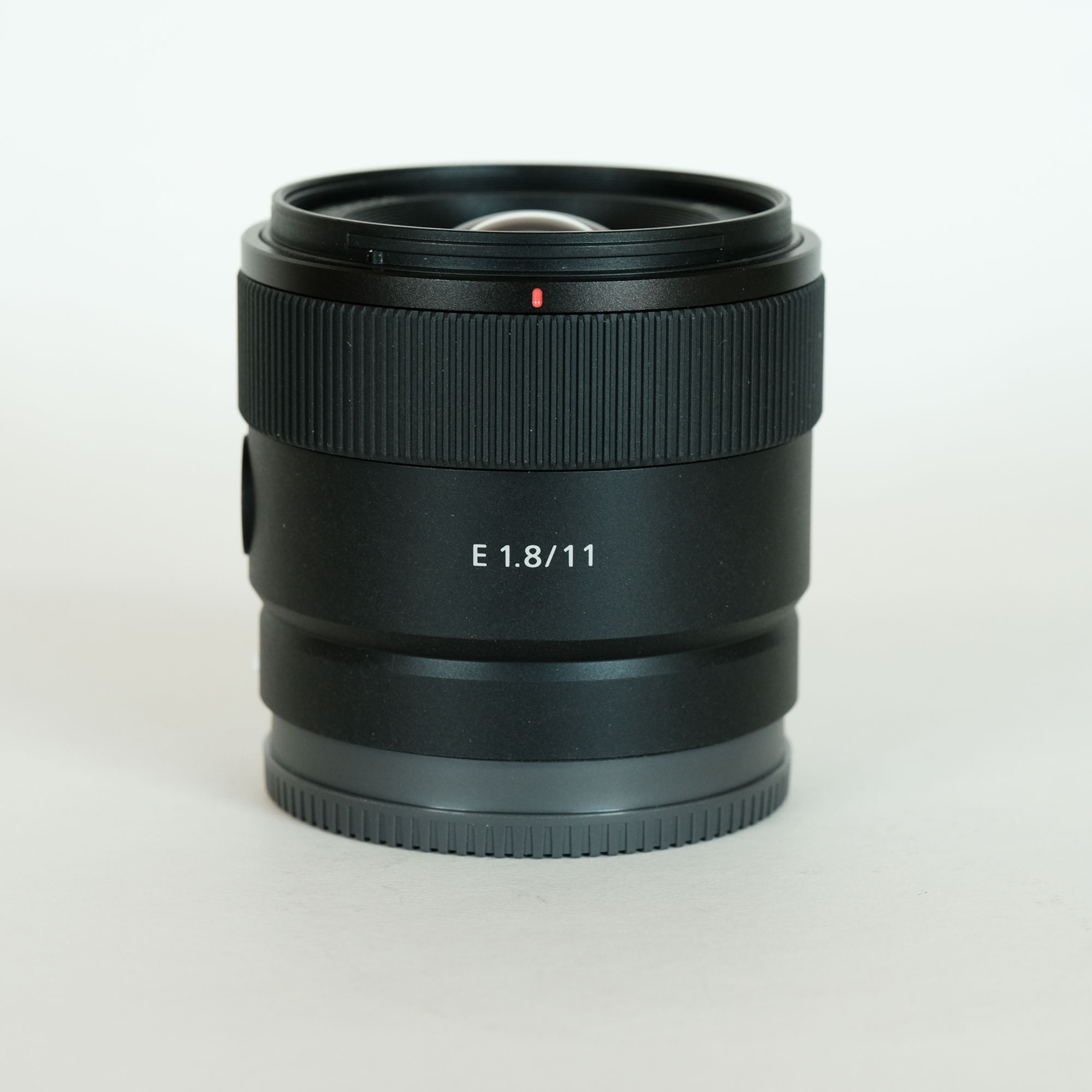 SONY E 11mm F1.8 SEL11F18を徹底解説。「バーゲンプライス」と表現