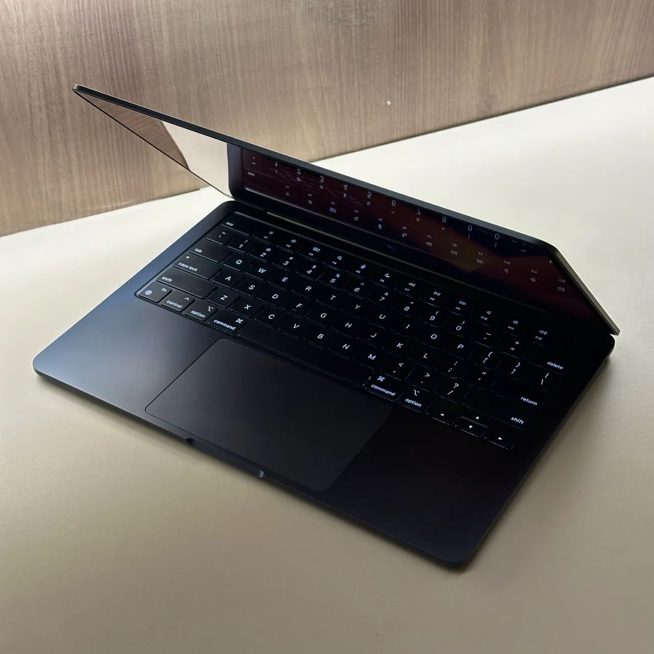 MacBook Air M3 13p - 56 Ciclos - 8GB 256GB Midnight - Notebooks