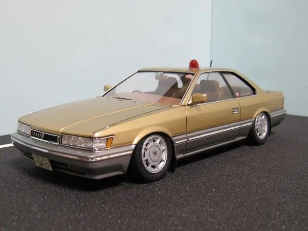 F31レパード あぶない刑事 港303号 覆面パトカー｜車・AUTO