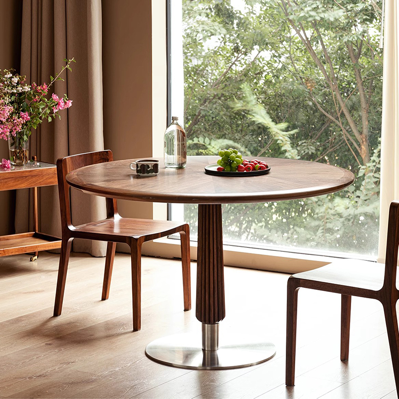 アイアンベースラウンドダイニングテーブル | モダンな空間に優雅さを