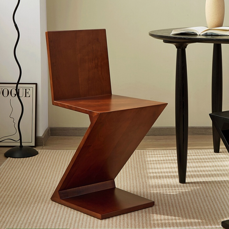 木製Z字デザインチェア | 彫刻的フォルムが映える、洗練の一脚 – CAGUUU