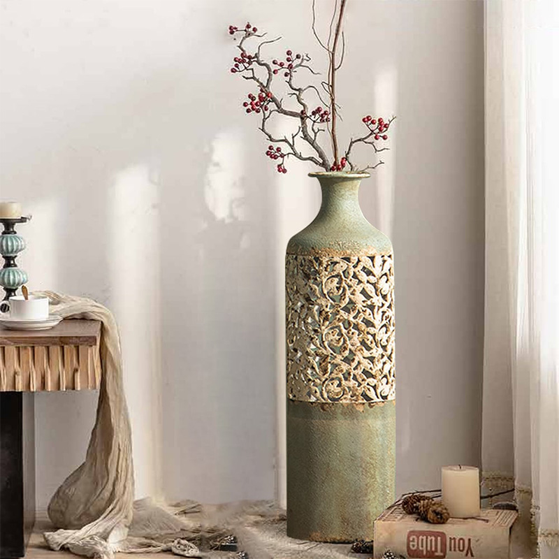 フレンチカントリー風鉄製花瓶 | 花を引き立てるアンティークの趣 – CAGUUU