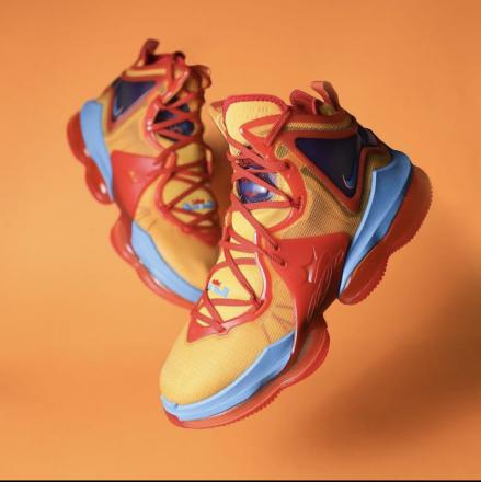 国内12月5日発売予定】 スペース プレイヤーズ × ナイキ レブロン 19