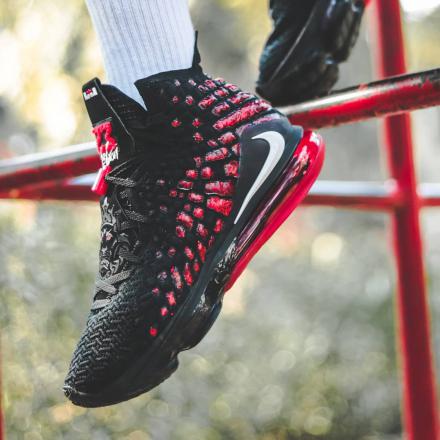 国内1月8日発売予定】ナイキ レブロン 17 