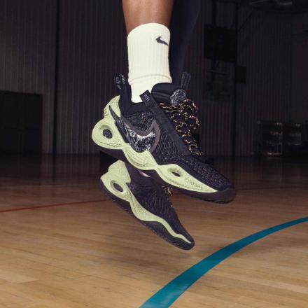 国内2月26日発売予定】ナイキ コズミック ユニティ 