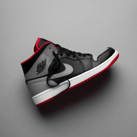 国内1月17日発売予定】 ナイキ エア ジョーダン 1 ミッド ブラック