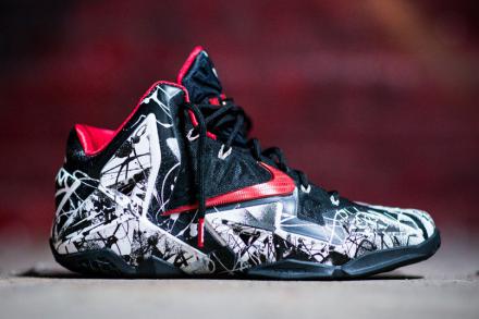 1月25日発売予定】 ナイキ レブロン 11 ホワイト/ユニバーシティ