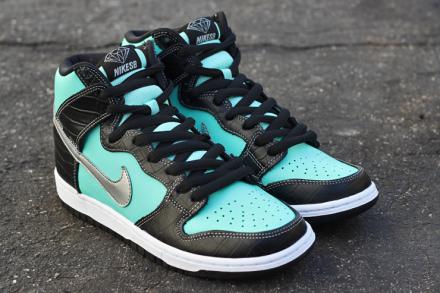 国内3月8日発売予定】 ダイアモンド サプライ × ナイキ SB ダンク ハイ