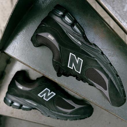 国内先行予約/10月11日発売予定】 ニューバランス 2002R ブラック