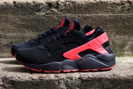 国内9月6日発売予定】 ナイキ エア ハラチ ブラック/ユニバーシティ