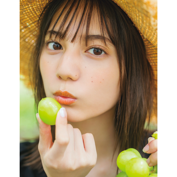 小坂菜緒ファースト写真集発売！表紙は全部で4種類♡ | Seventeen-Web