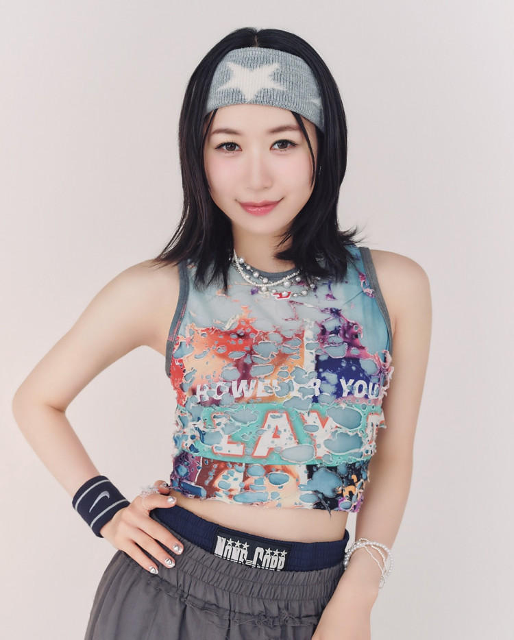 MOMONAさんに質問！【ME:IのJK時代&推しTALK】 | Seventeen-Web