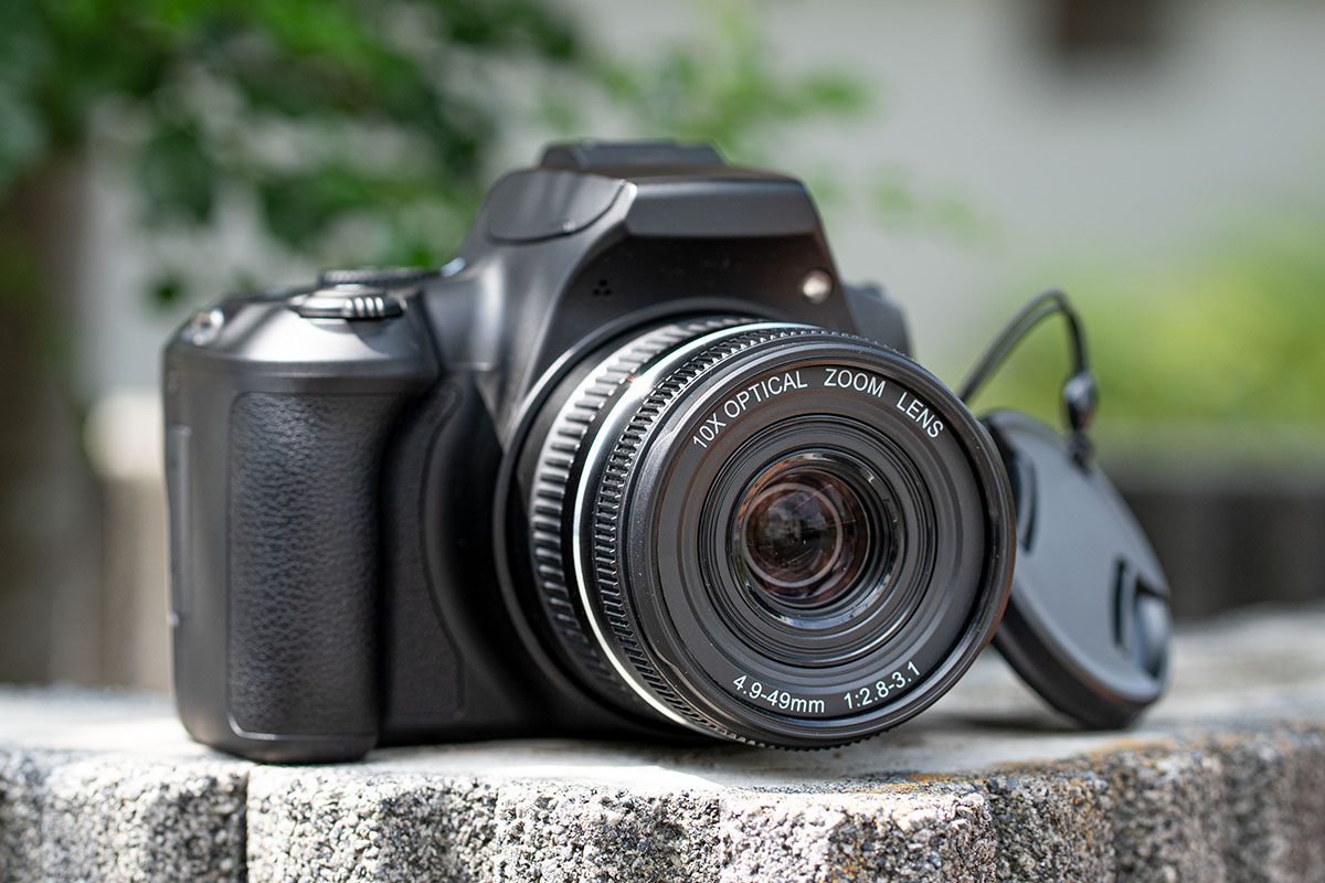 ドンキの「評価最悪な一眼風カメラ」を救いたい プロのカメラマンが