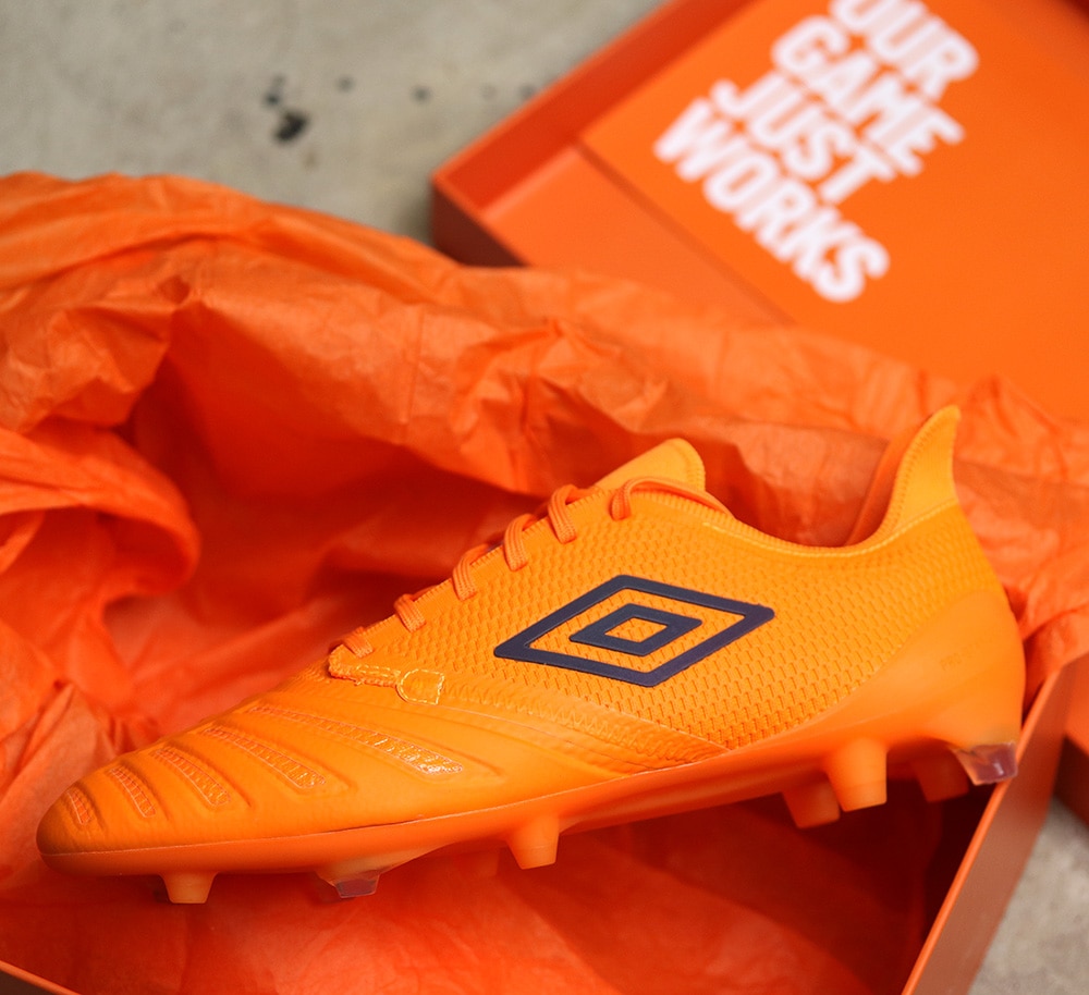 アンブロ 限定スパイク「UX ACCURO 3」｜サッカーショップKAMO