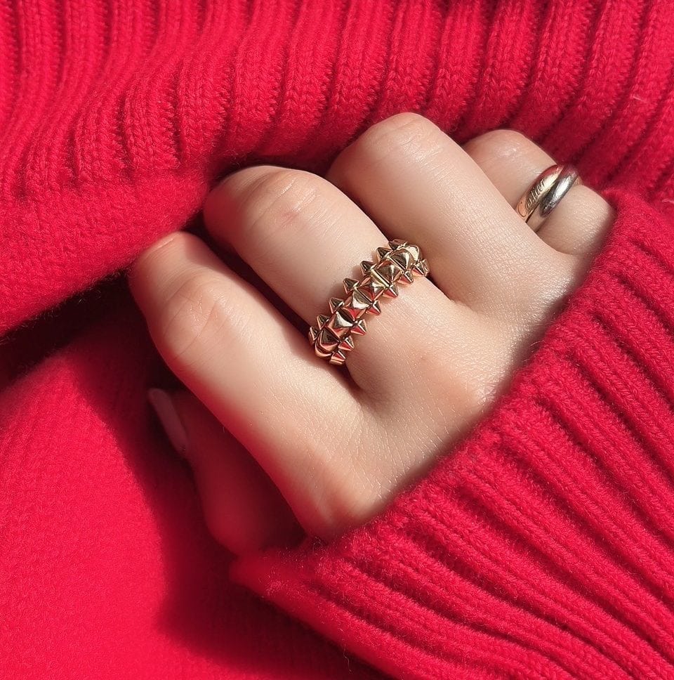 カルティエのクラッシュリングは、念願の仕事が叶ったご褒美であり