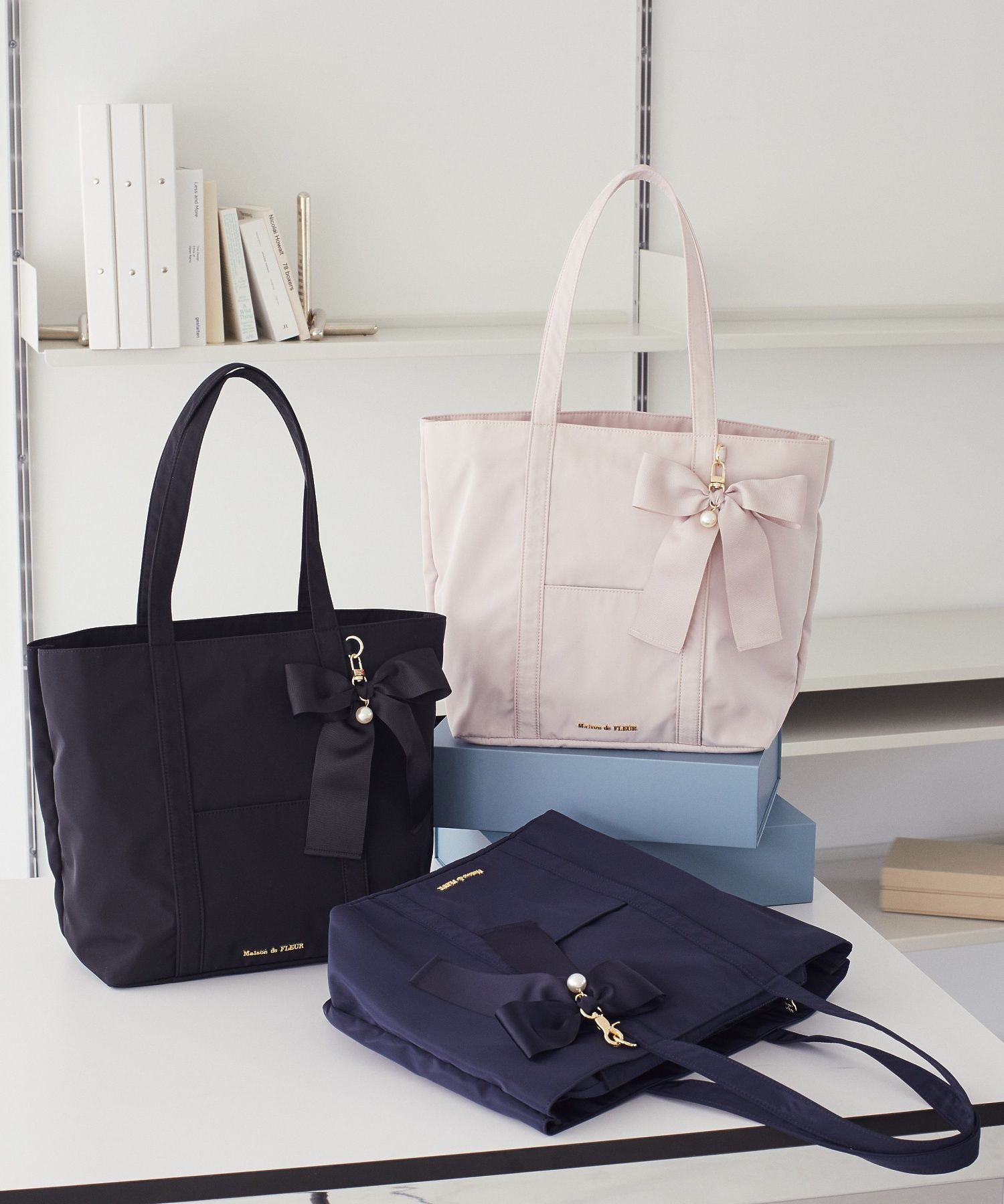 リボンチャーム付きマルチポケットトートバッグ/Maison de FLEUR