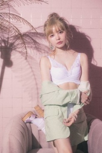 🍭 益若つばさ、可愛らしくもセクシーな世界観で魅せる！ ナイトブラ