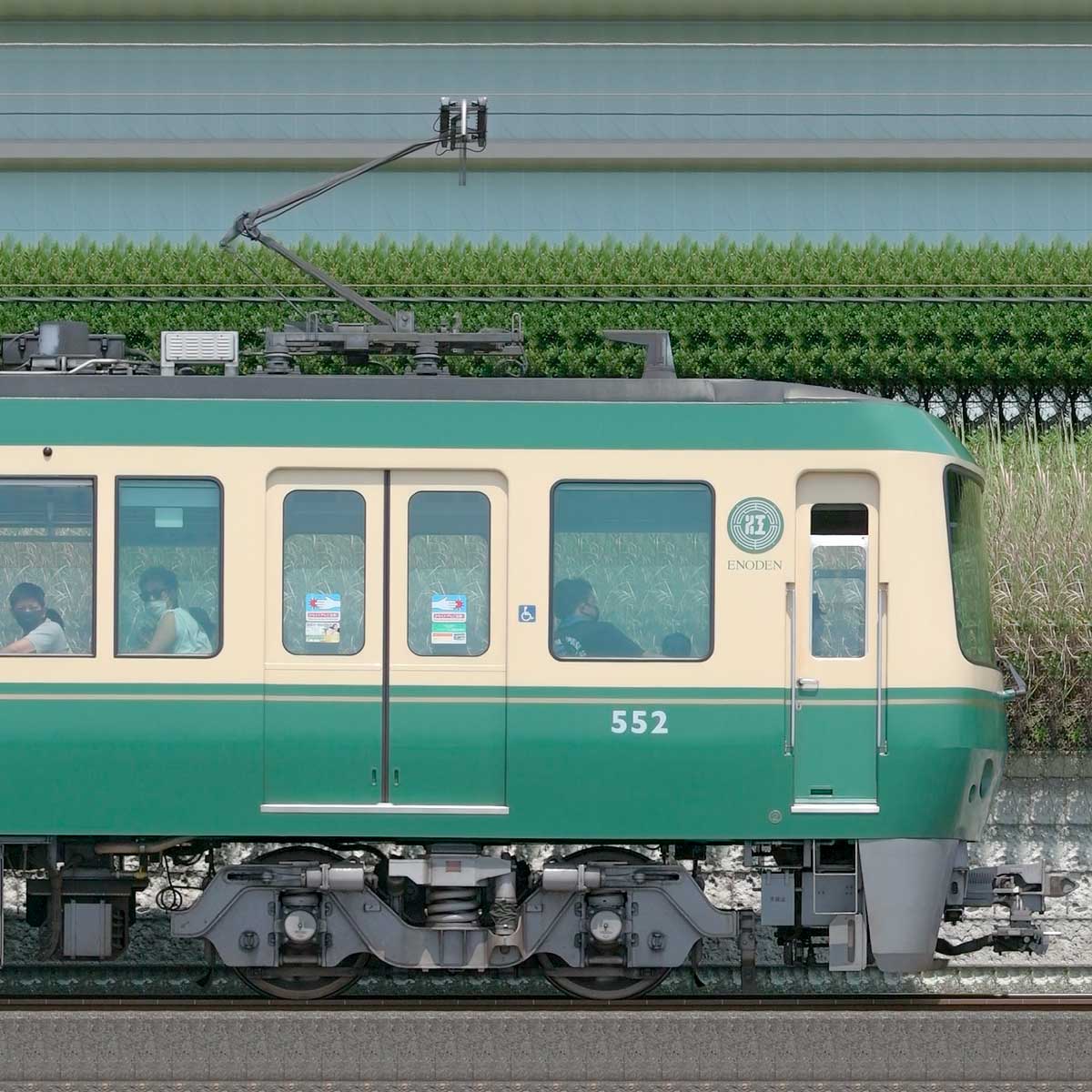 江ノ島電鉄500形デハ552の側面写真｜RailFile.jp｜鉄道車両サイド