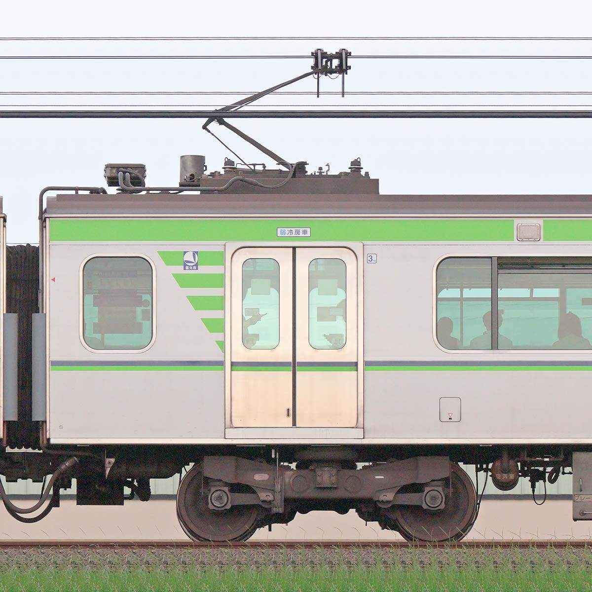 東京都交通局 新宿線 10-300形10-597の側面写真｜RailFile.jp｜鉄道