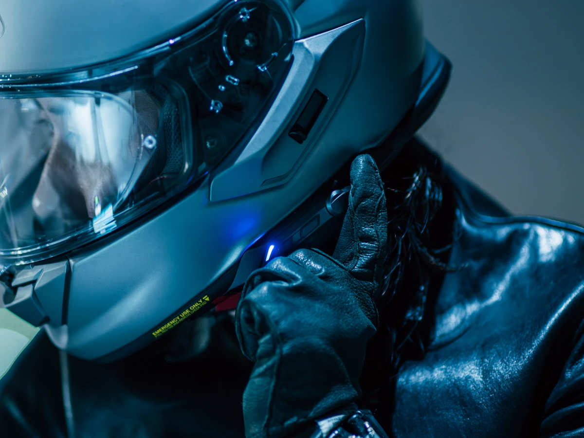 ヘルメットと一体になった スタイリッシュなB+COM【WebikePlus Vol.07