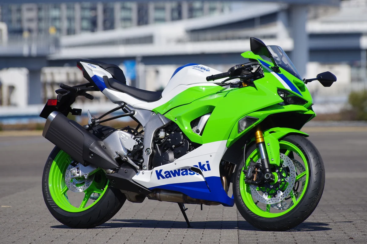 撮り下ろし】伝説であり懐かしい、トップガンカラーとZXRレプリカが