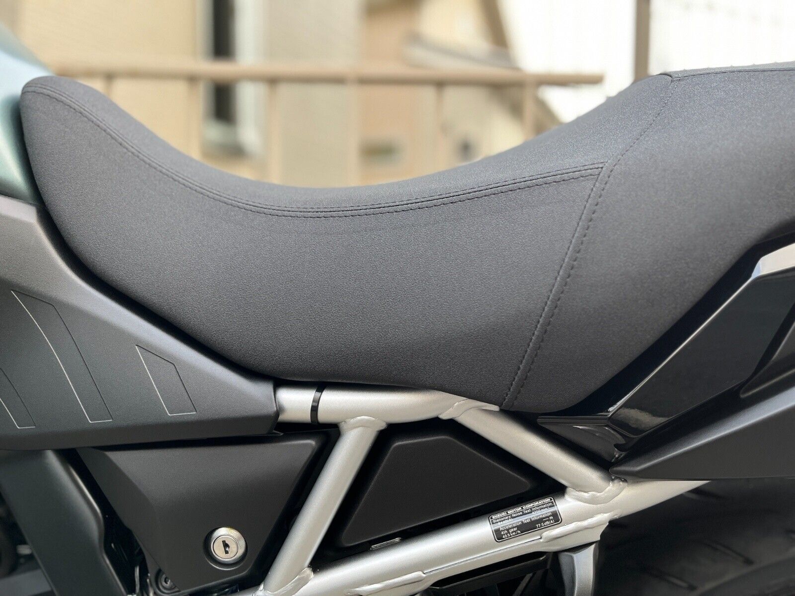 SUZUKI Vストローム800「Vストローム800 ハイシート装着