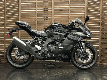 ZX-4R/カワサキ 2026年モデル メタリックマットグラフェンスチール