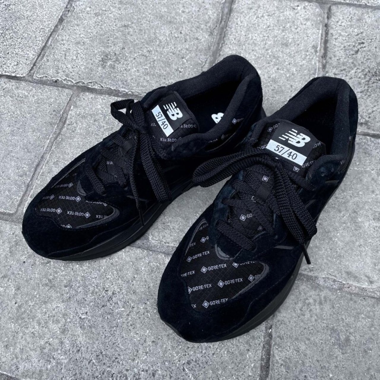 おしゃれな大人の愛用ゴアテックス】オールブラックで大人でも履き