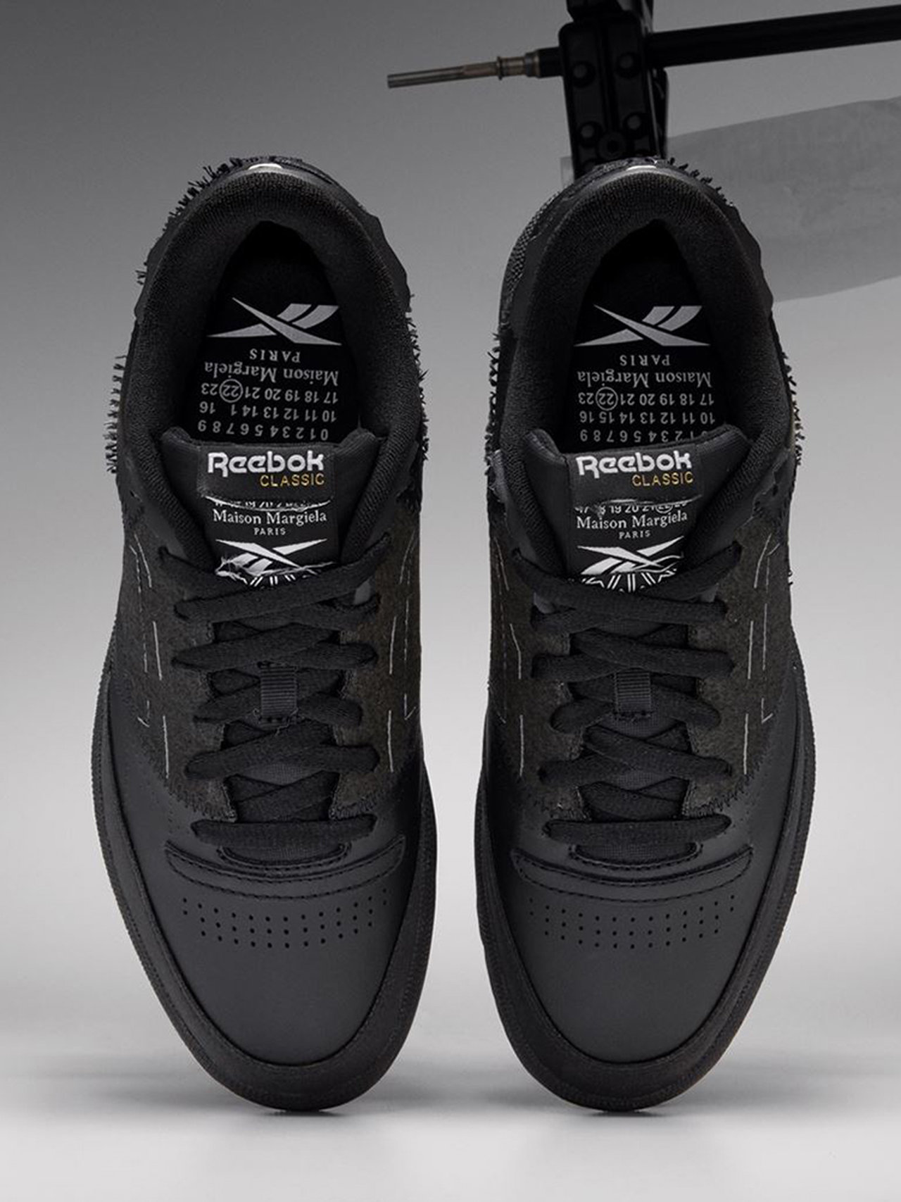 3月25日発売、「メゾン マルジェラ × リーボック」のゲット方法は？ | UOMO