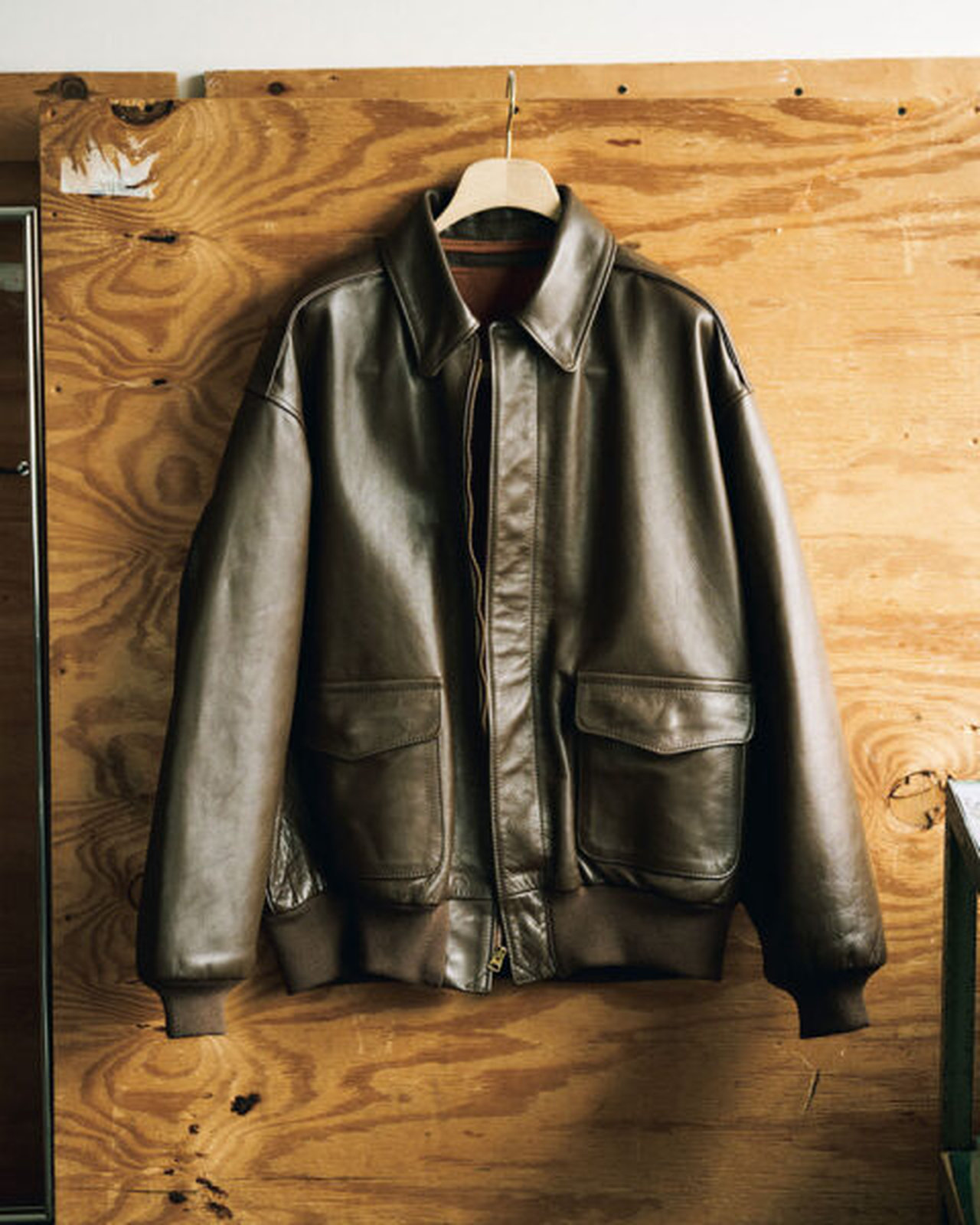 ポール・スミス】「二枚目すぎない」大人に似合うレザーアウター8選