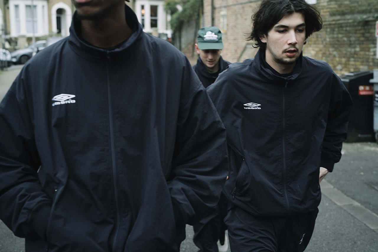 コモリとアンブロがコラボ！ サッカー好き必見のミニマルなベンチ