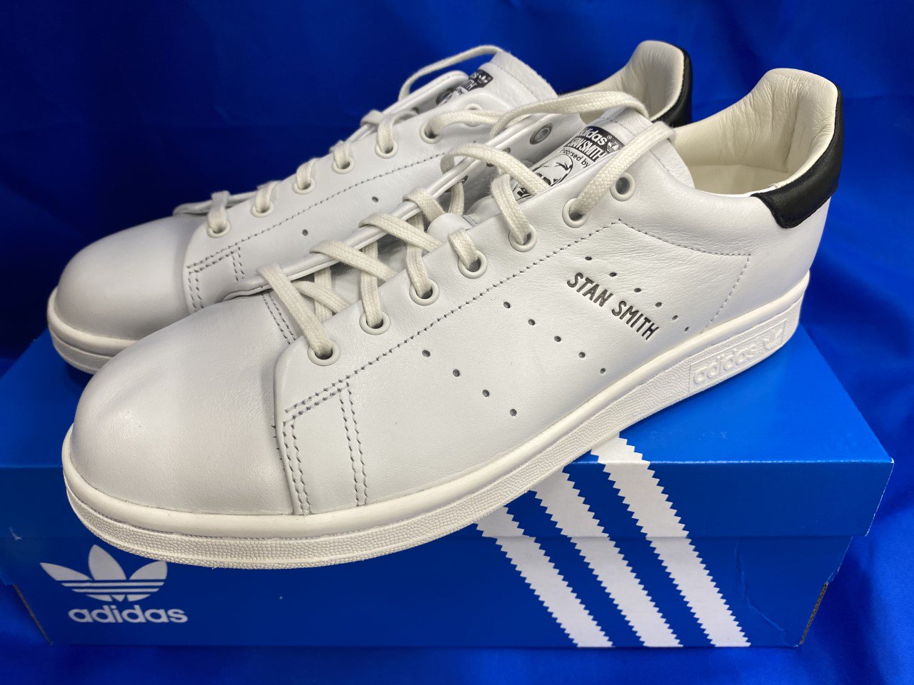大人のスタンスミス】リアルレザー！ アディダス オリジナルスの新作