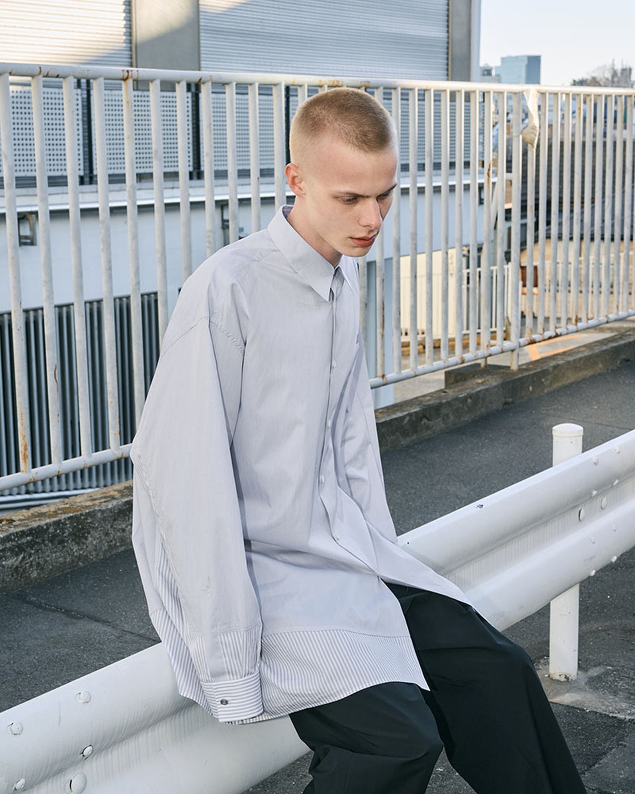 差がつく大人の春シャツ】OAMCのビッグシャツを別注。グレー＆パープル