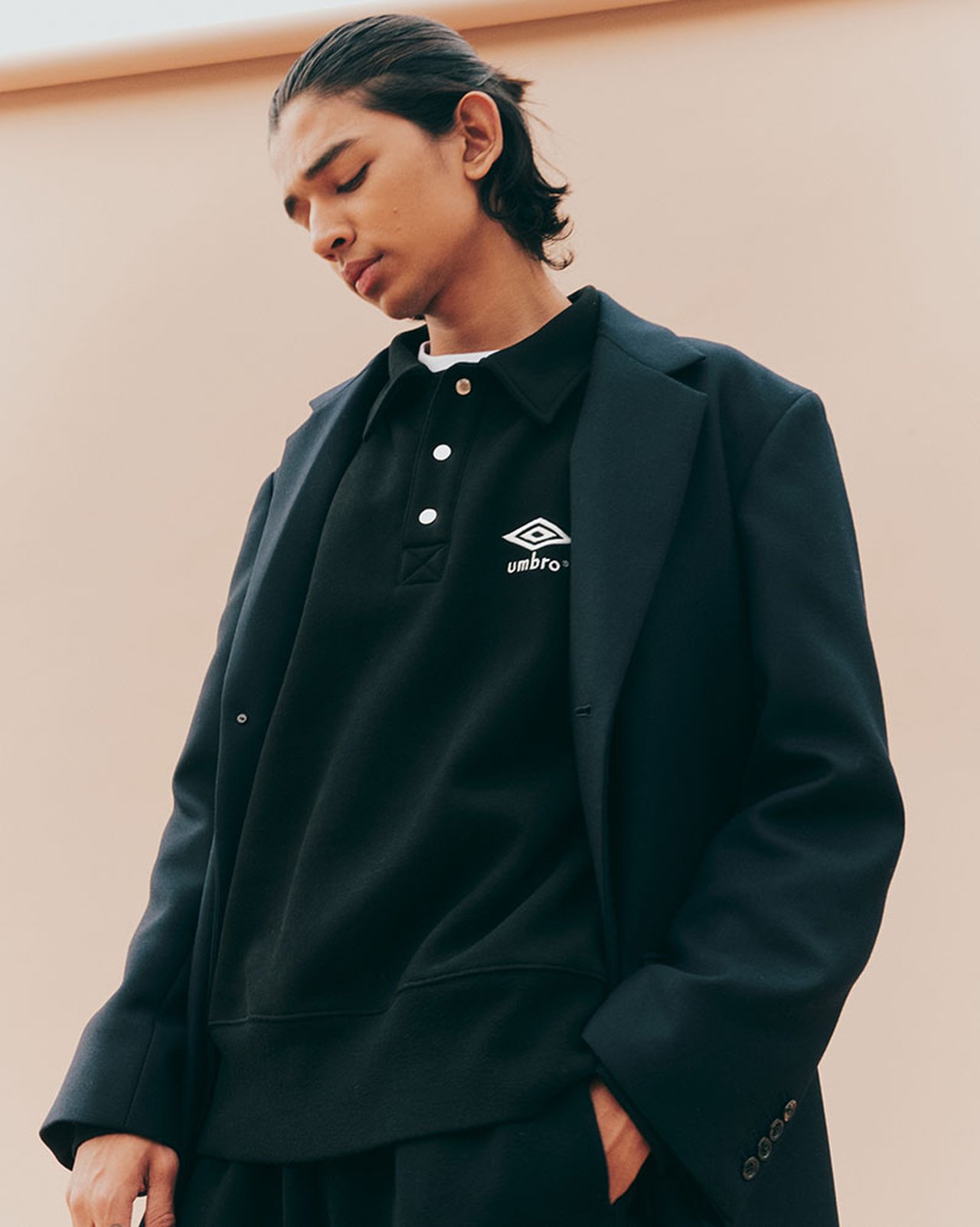 大人のゲームシャツ】英国「アンブロ」とコラボ。サッカーファンも服