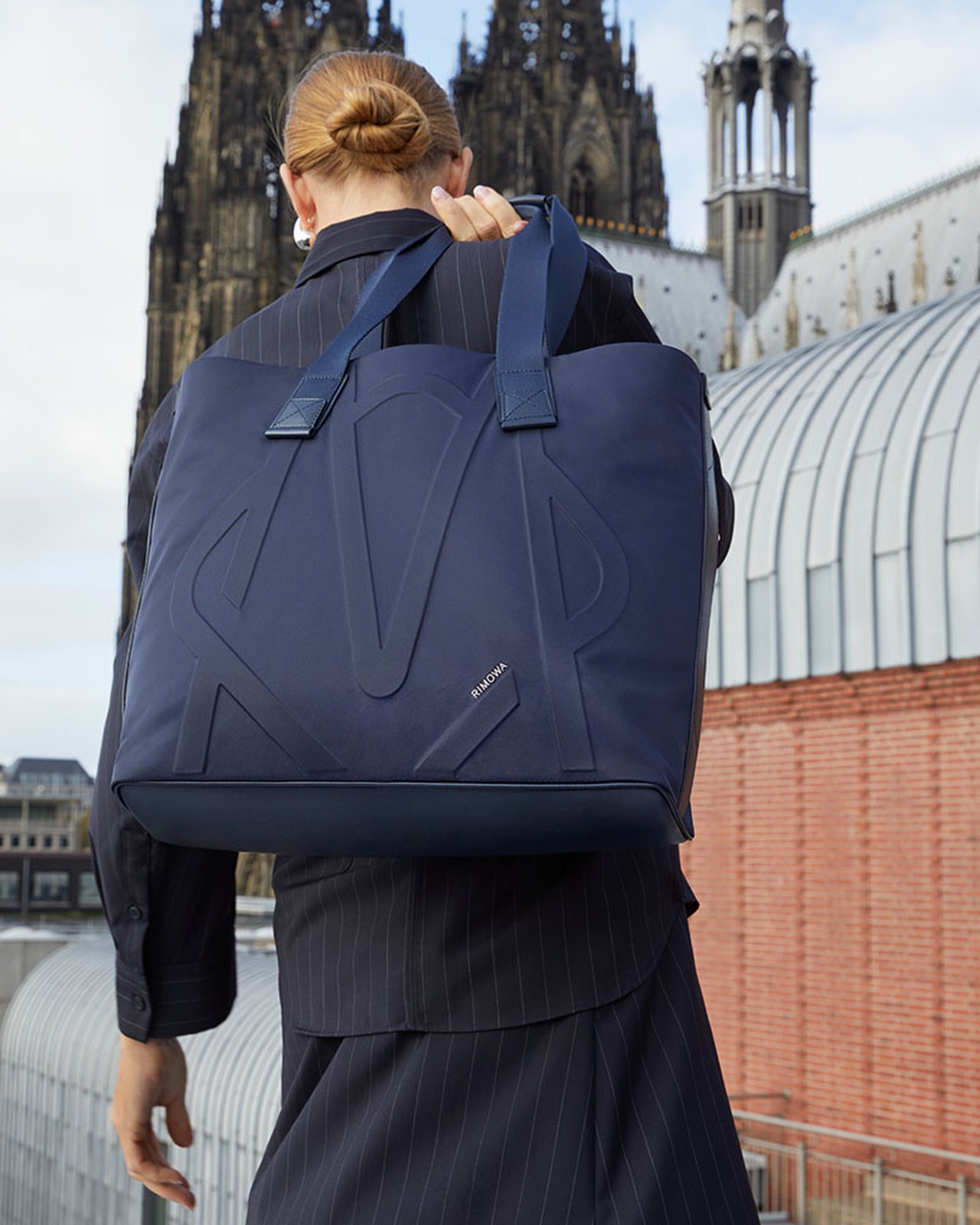 Gallery】リモワの「スーツケースじゃないほう」｜旅にもデイリーにも