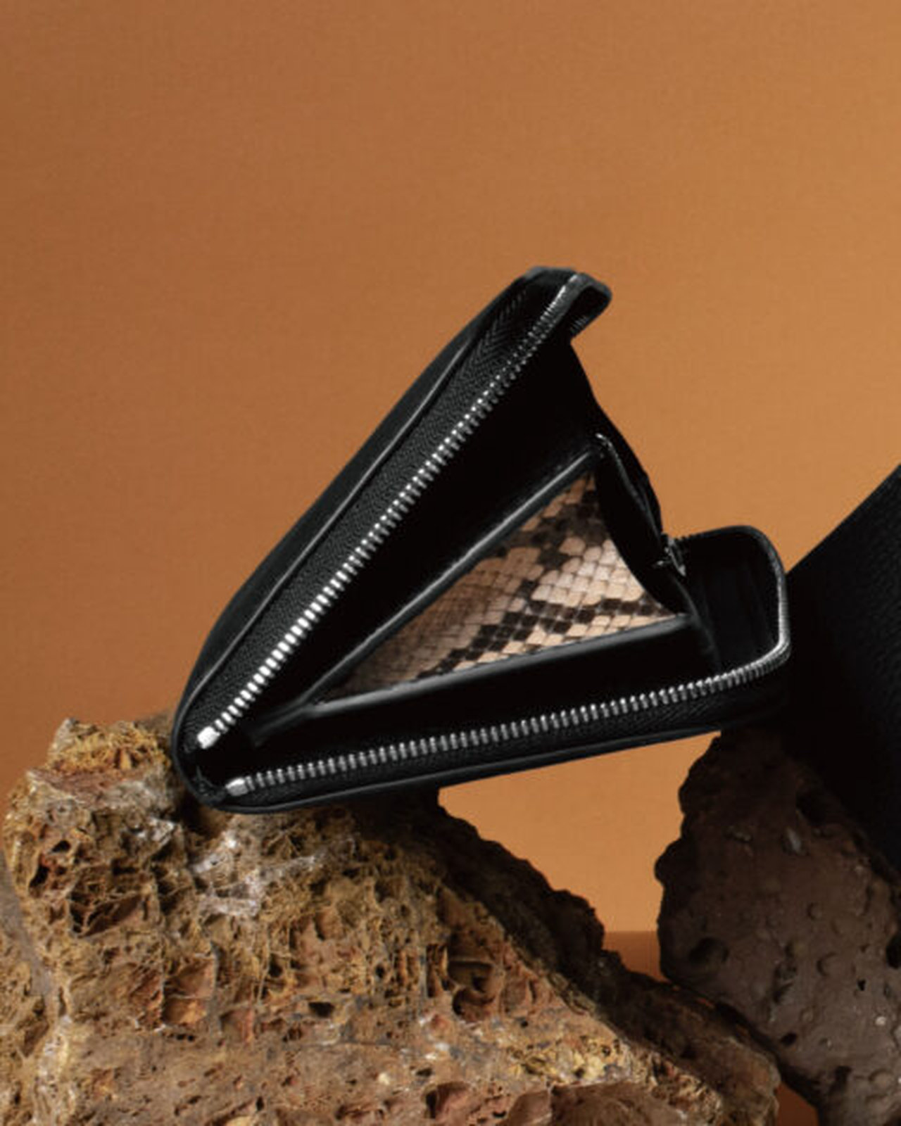 大人の長財布】「カミーユ・フォルネ」の日本限定モデルは、縁起の良い