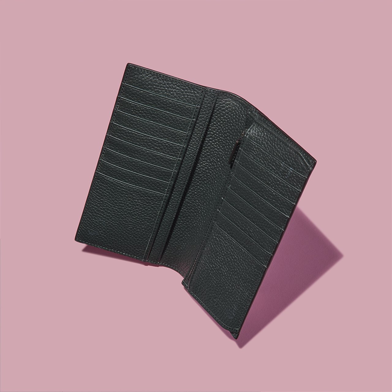 グッチ】GGパターンのバックパック、スニーカーに、シックな長財布の新