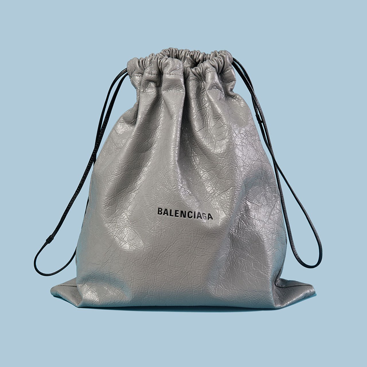 バレンシアガ】春を先取る格上げメンズ小物5選。巾着型スマホケースや