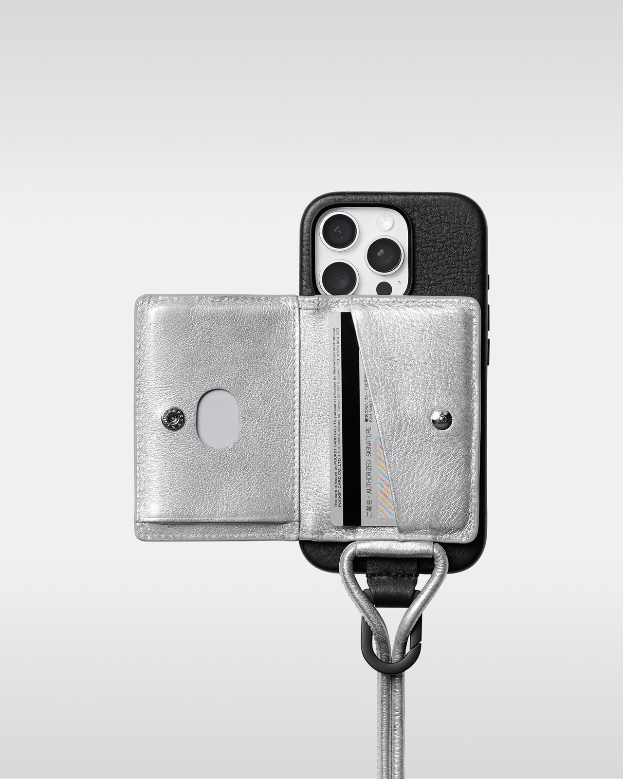 大人のiPhoneケース】「黒」じゃないほう。シルバーレザーを使った