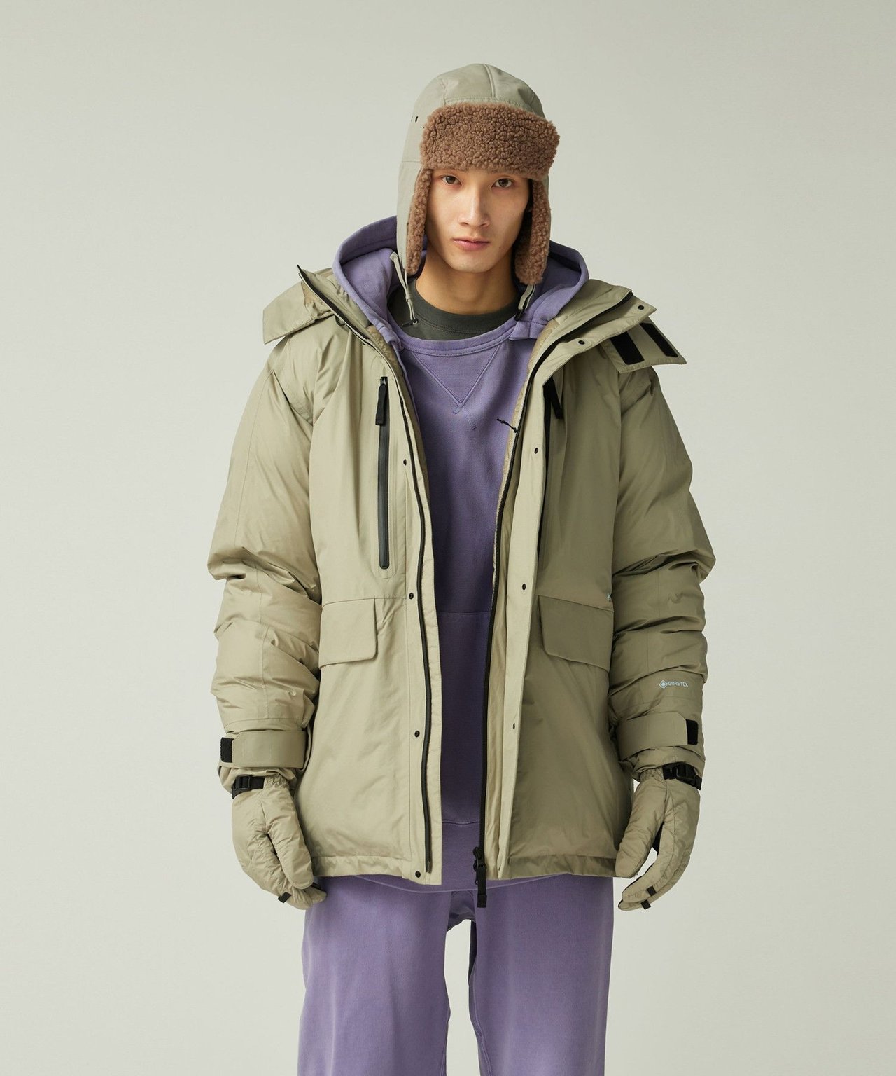 大人の先取りダウン】ゴアテックス仕様の「スノーピーク」新作は、雨に