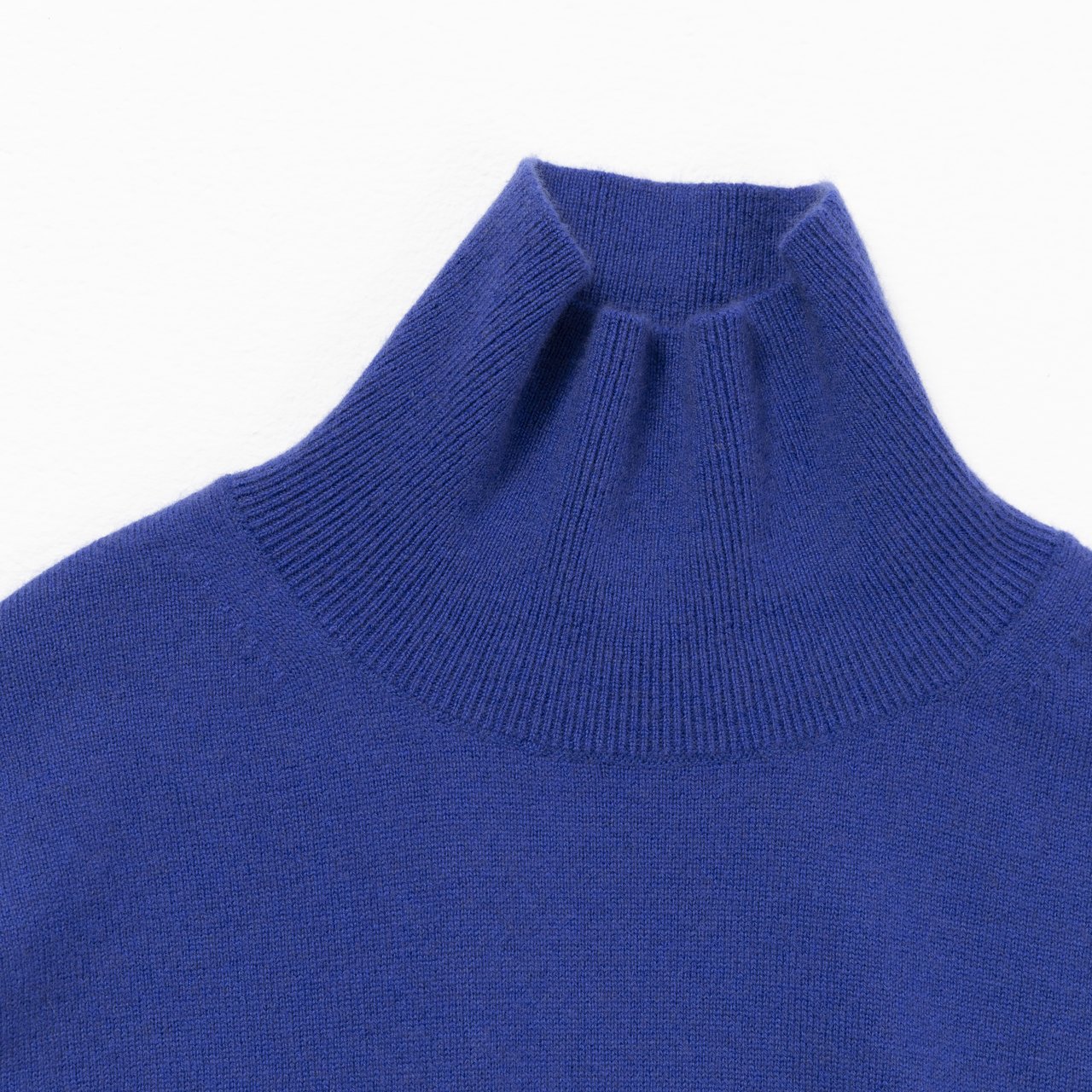 買ってよかった】オーラリーのベビーカシミヤタートルネックニット