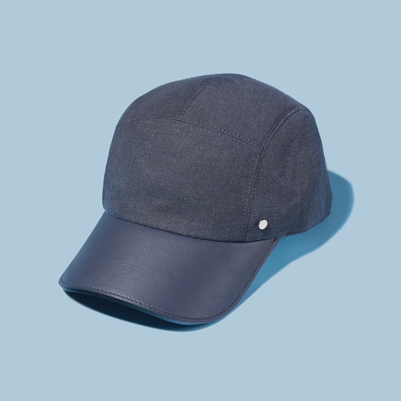 エルメス】レザーブレスレットにキャップ、キャンバススニーカーも。夏