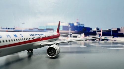 Hogan 1:200 Bombardier Dash 8-300 ANA 全日空DH28017 JA801K 图片和