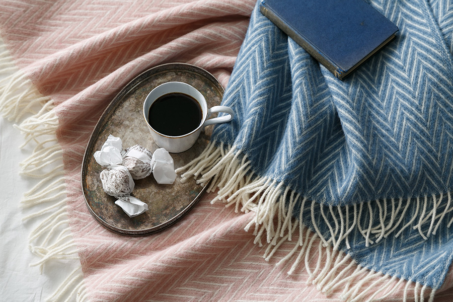 ラプアン カンクリのウールブランケットフィンランド生まれの楽しい