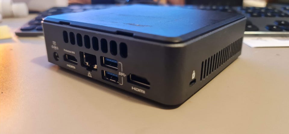 Intel NUC NUC7i3DNK Mini PC – Core i3 (7th Gen), 8GB RAM, 240GB