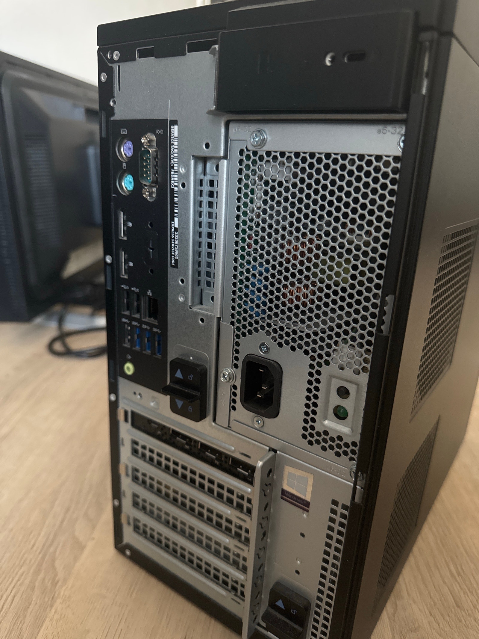 Dell Precision 3630 RTX 4000 8GB / I7-8700K / 32GB / 512GB / 2TB